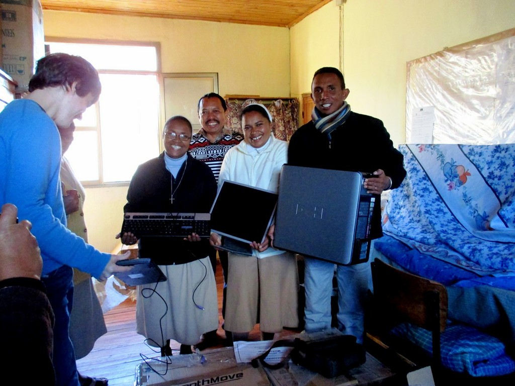 REMISE DES ORDINATEURS (Copier).jpg